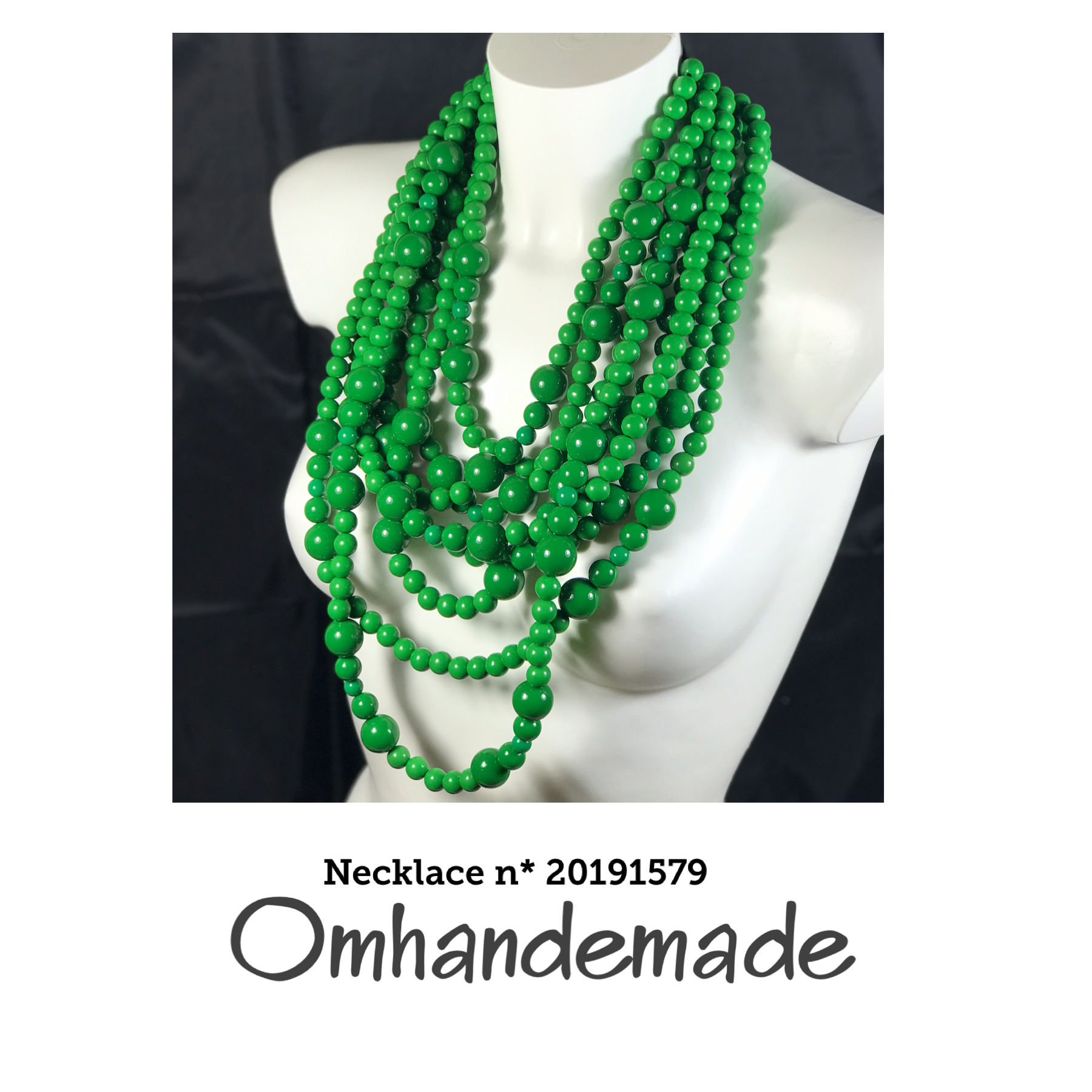 20191579 Collana lunga multifilo verde con elementi in resina e chiusura in pelle - OmhandEmade