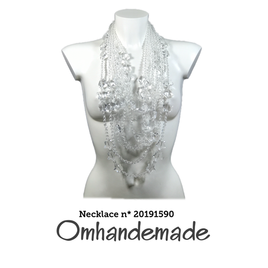 20191590 Collana lunga multifilo trasparente con elementi a stella in resina e chiusura in pelle - OmhandEmade