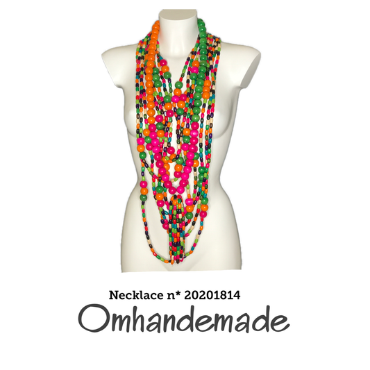 20201814 Collana lunga multifilo colorata con elementi in legno chiusura in pelle più nappa senza chiusura - OmhandEmade