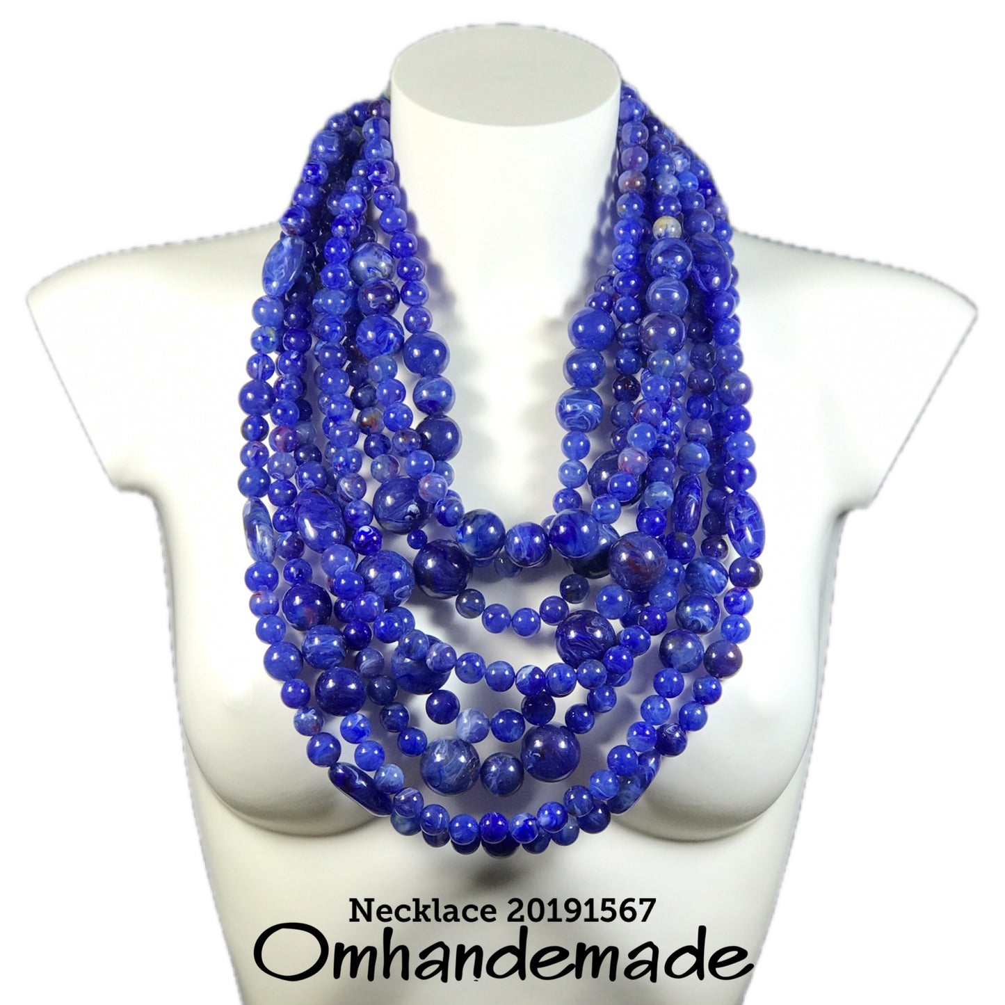 20191567 Collana lunga multifilo blu con elementi in resina e chiusura in pelle - OmhandEmade