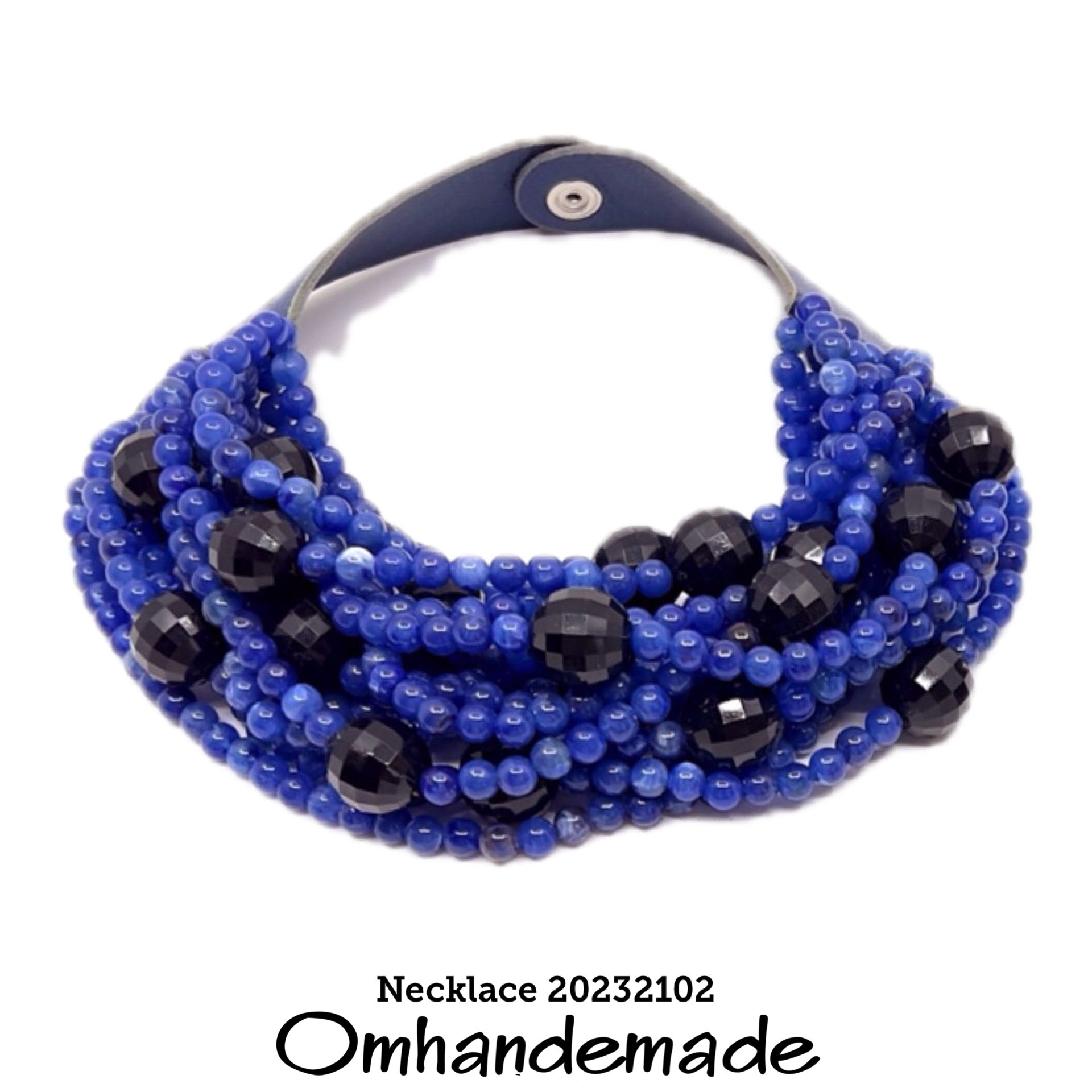 20232102 Collana girocollo multifilo blue e nero con elementi in resina e colletto in pelle - OmhandEmade