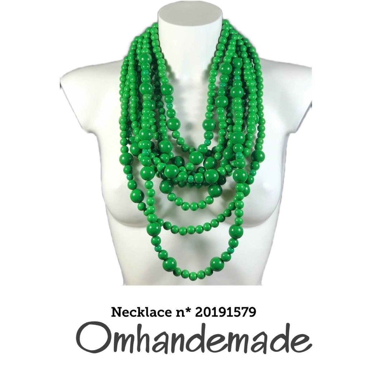 20191579 Collana lunga multifilo verde con elementi in resina e chiusura in pelle - OmhandEmade