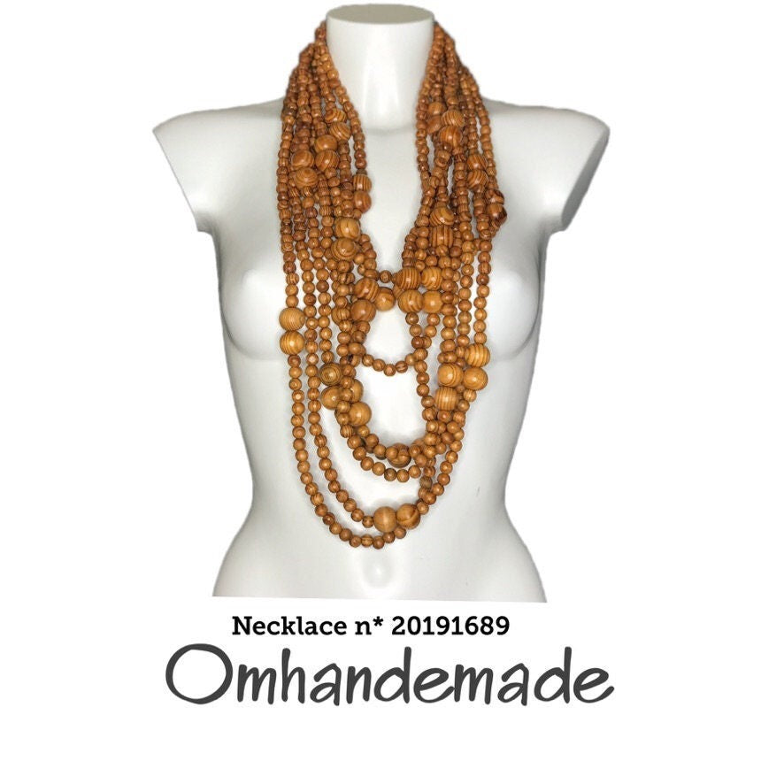 20191689 Collana lunga multifilo boho schic nocciola con elementi in legno e chiusura in pelle - OmhandEmade