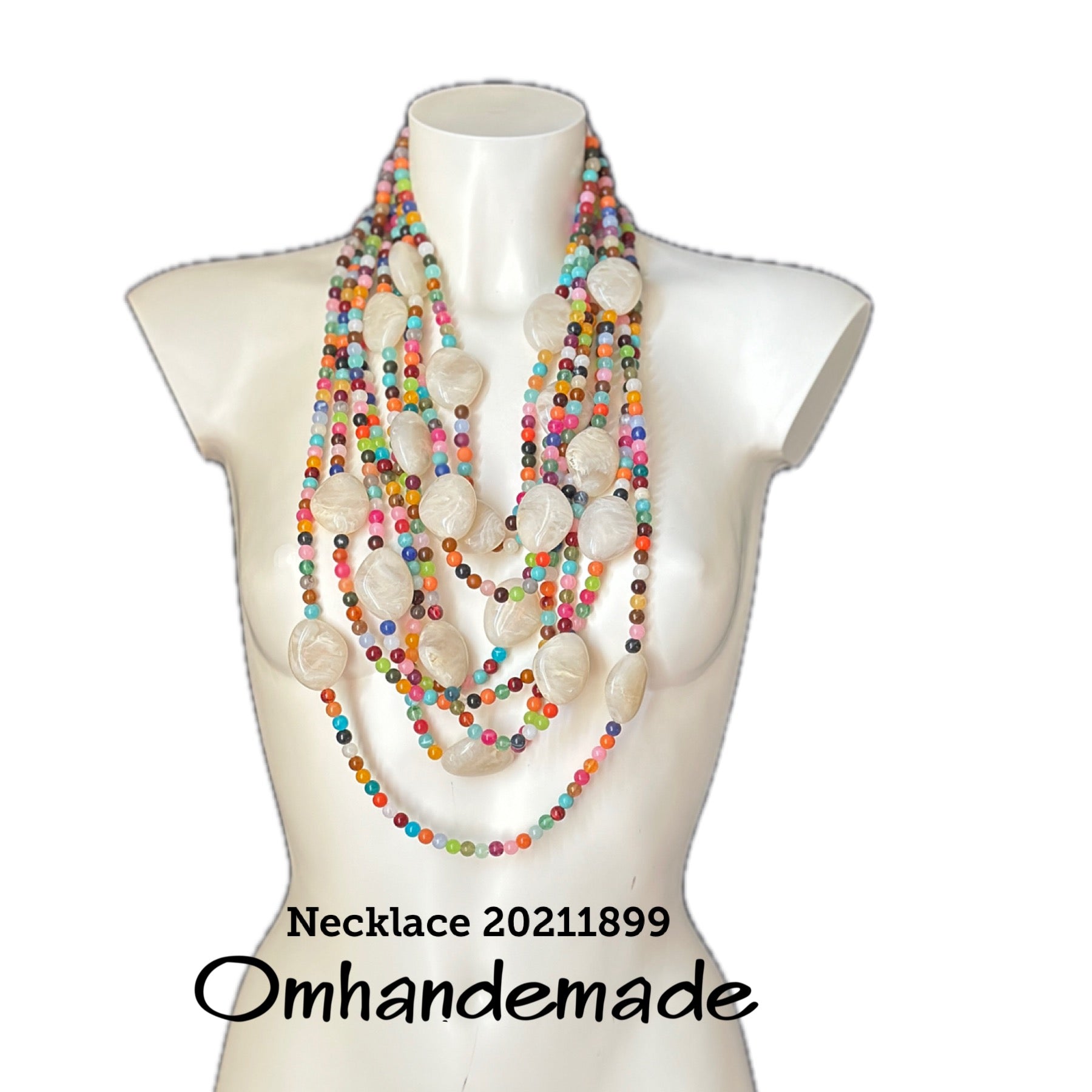 20211899 Collana lunga multifilo multicolor con elementi in resina e chiusura in pelle - OmhandEmade