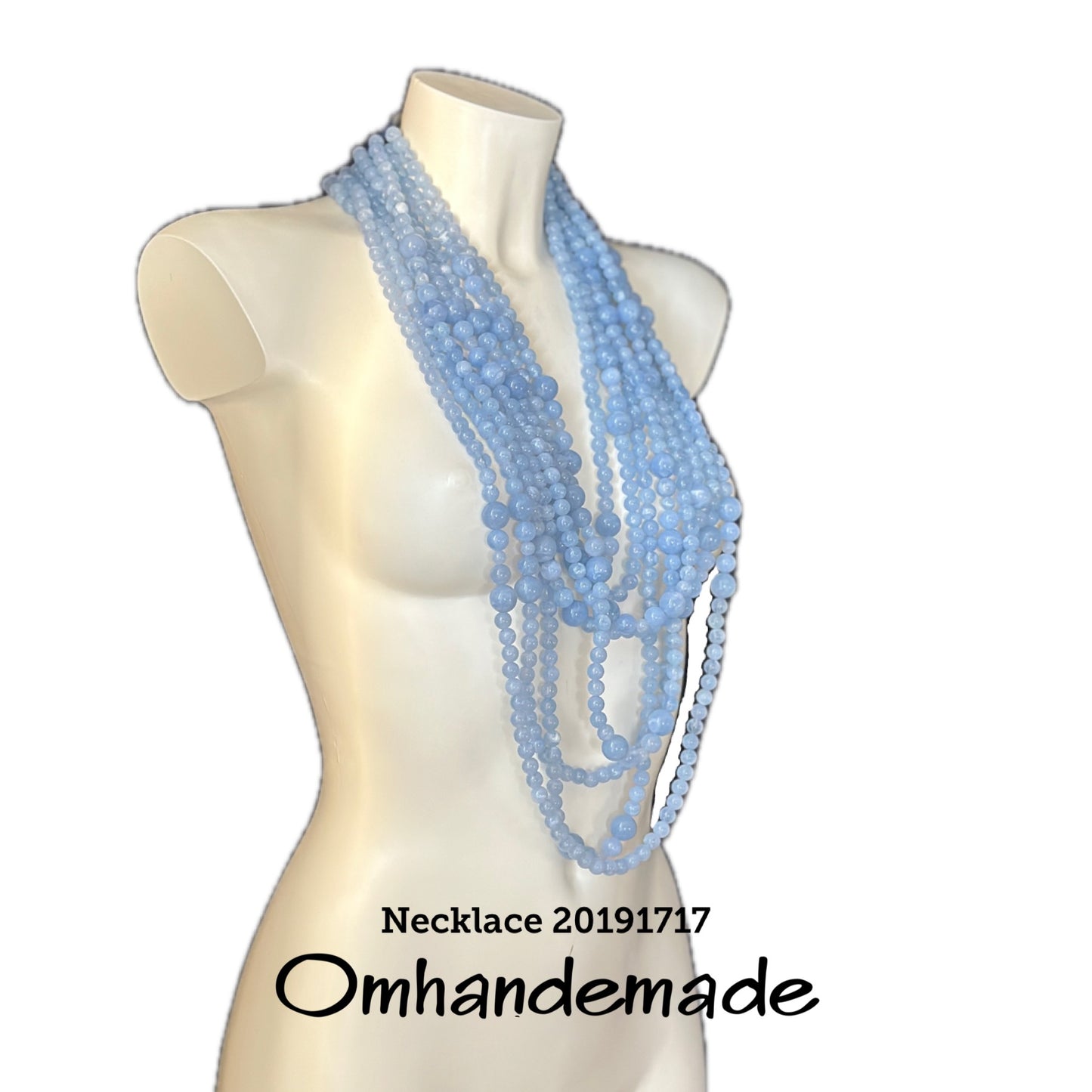 20191717 Collana lunga multifilo azzurra con elementi in resina e chiusura in pelle - OmhandEmade